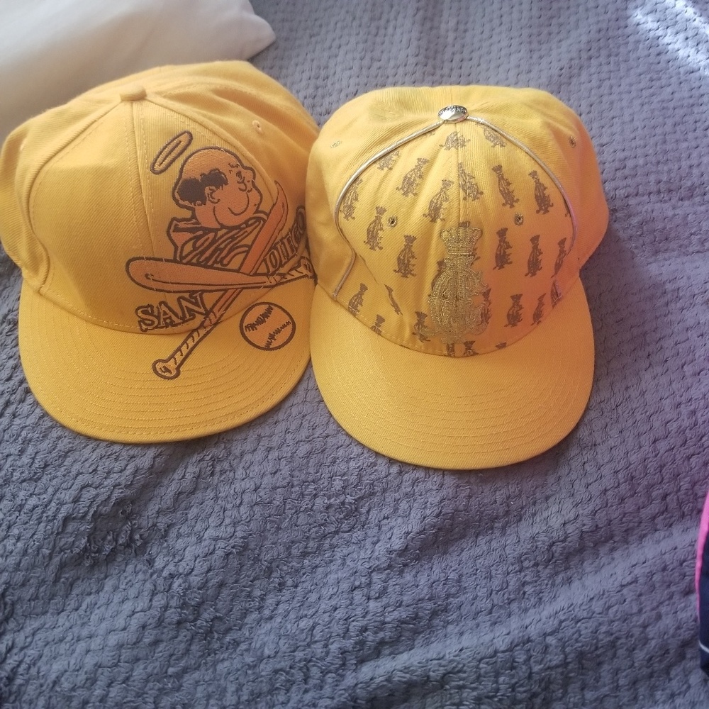 Set of 2 baseball caps